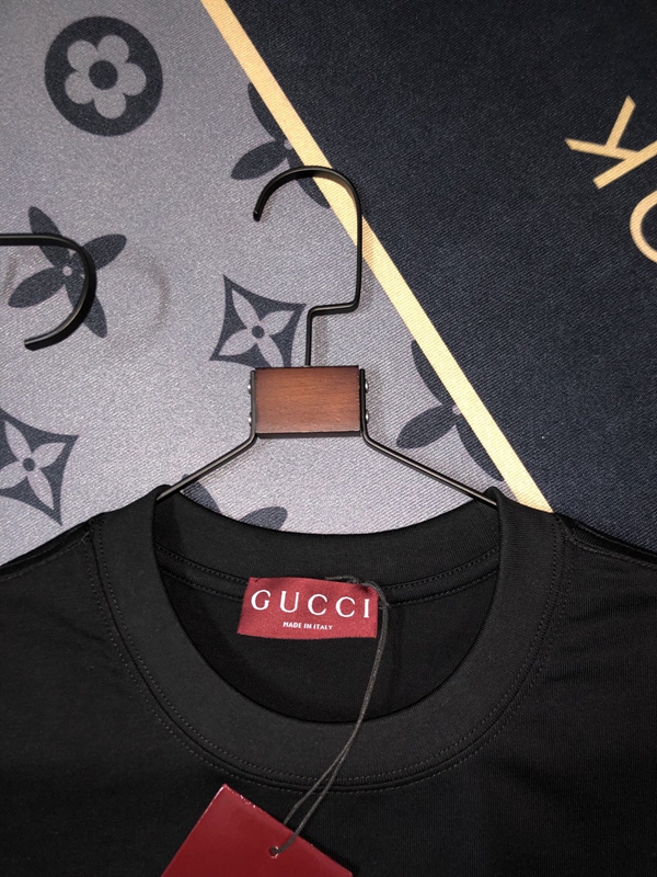 ブランドTシャツ側面デザイン